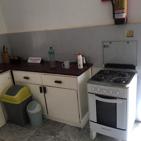One World Village Guesthouse Bakau Ngoại thất bức ảnh