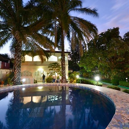 One World Village Guesthouse Bakau Ngoại thất bức ảnh