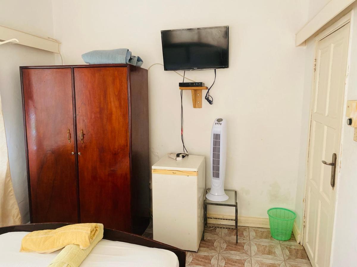 One World Village Guesthouse Bakau Ngoại thất bức ảnh