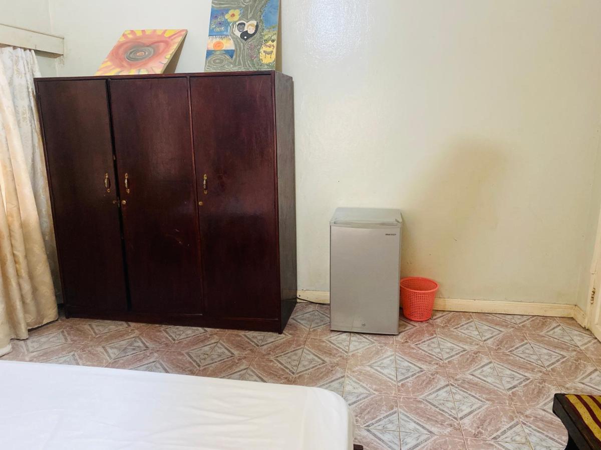 One World Village Guesthouse Bakau Ngoại thất bức ảnh