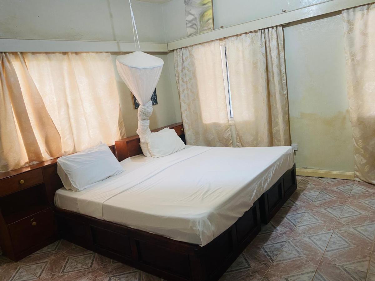 One World Village Guesthouse Bakau Ngoại thất bức ảnh
