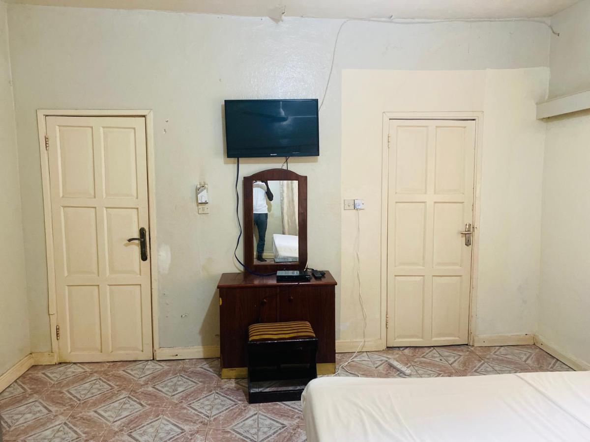 One World Village Guesthouse Bakau Ngoại thất bức ảnh