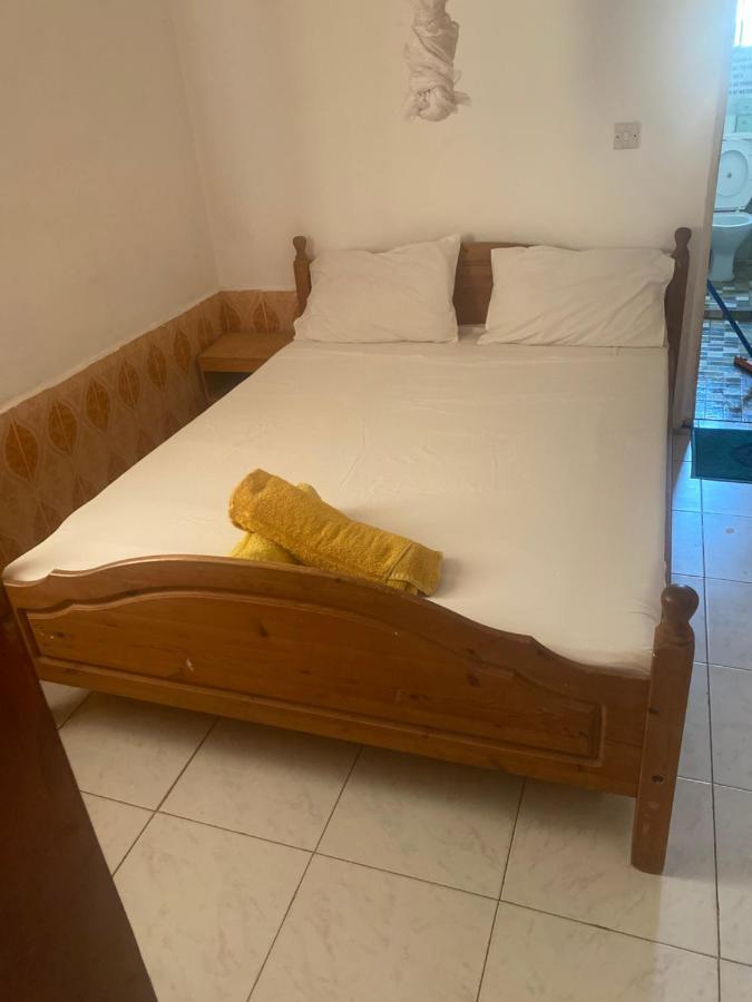 One World Village Guesthouse Bakau Ngoại thất bức ảnh