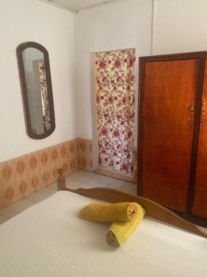 One World Village Guesthouse Bakau Ngoại thất bức ảnh