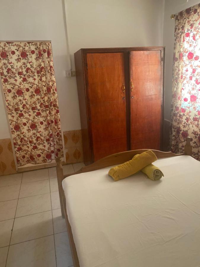 One World Village Guesthouse Bakau Ngoại thất bức ảnh