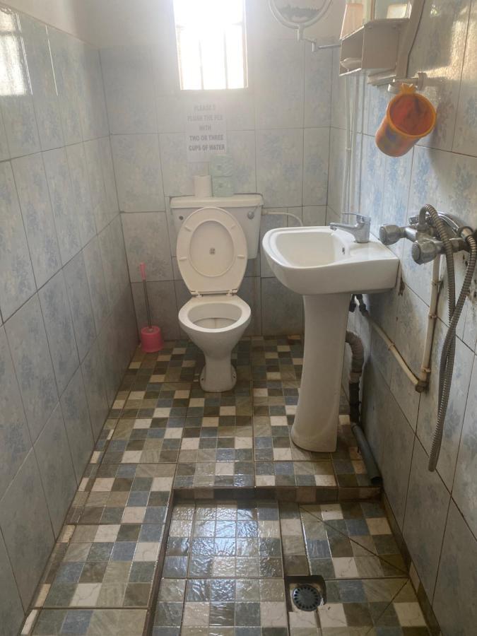 One World Village Guesthouse Bakau Ngoại thất bức ảnh
