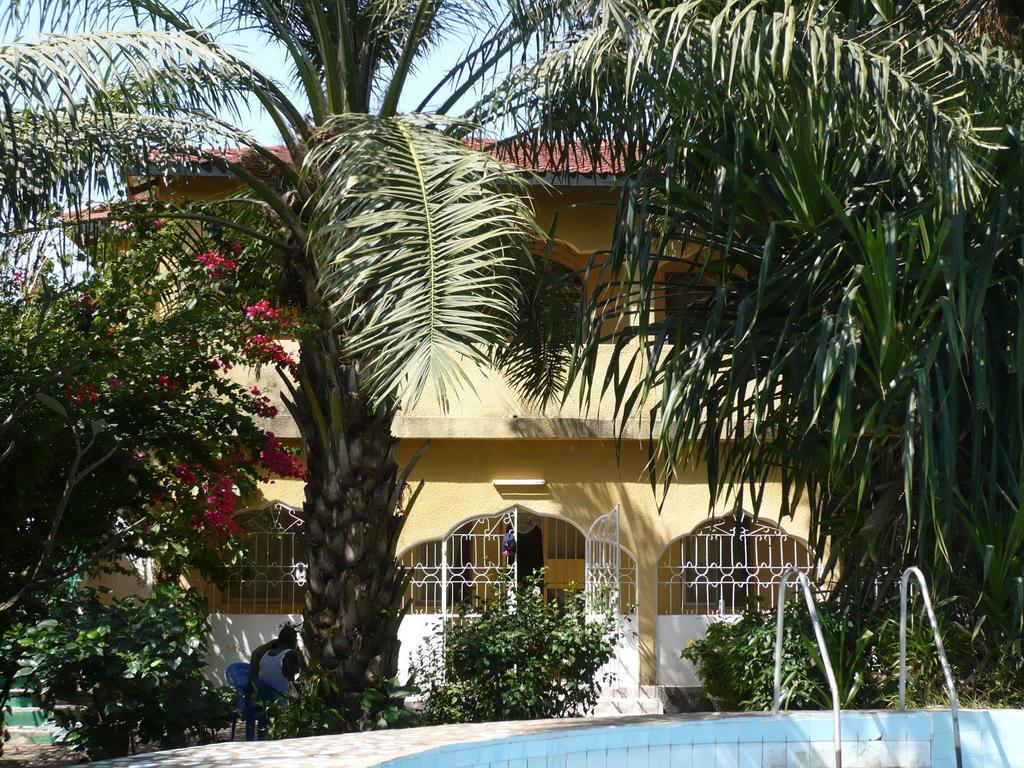 One World Village Guesthouse Bakau Ngoại thất bức ảnh