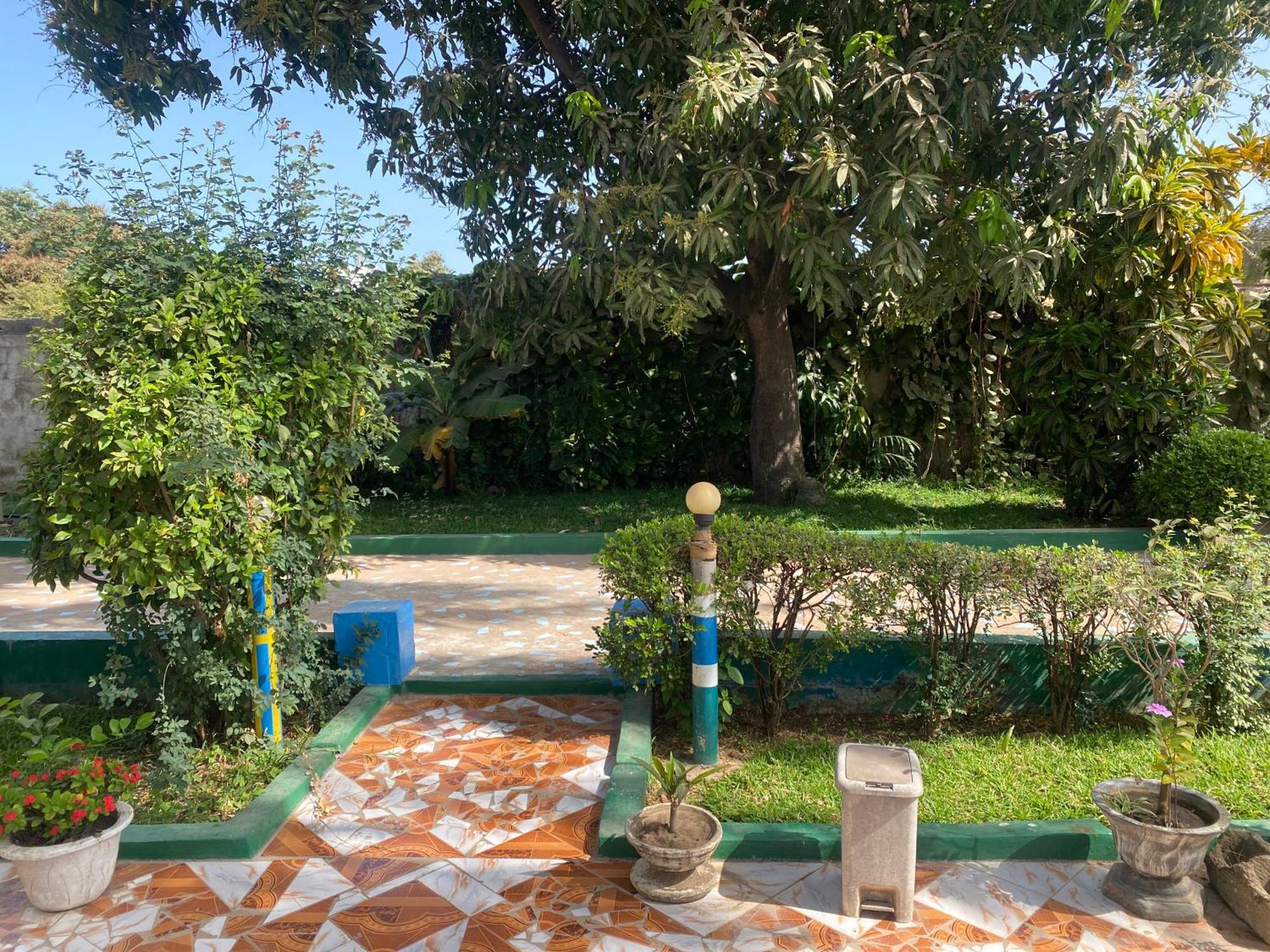 One World Village Guesthouse Bakau Ngoại thất bức ảnh