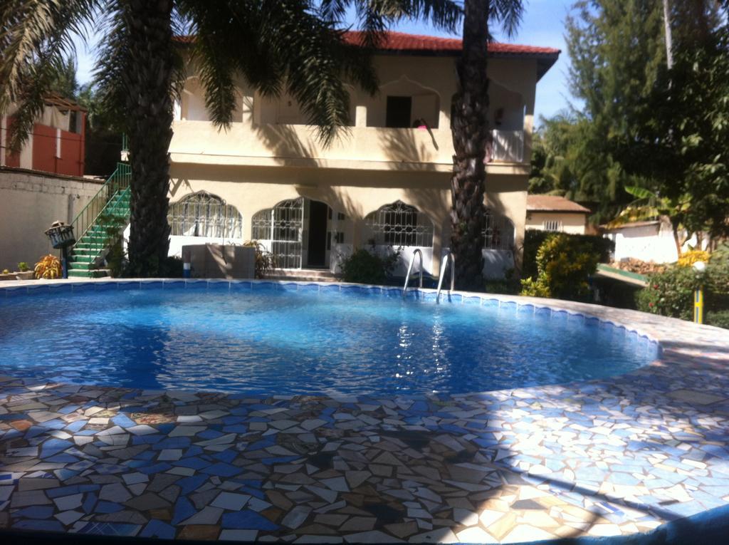 One World Village Guesthouse Bakau Ngoại thất bức ảnh