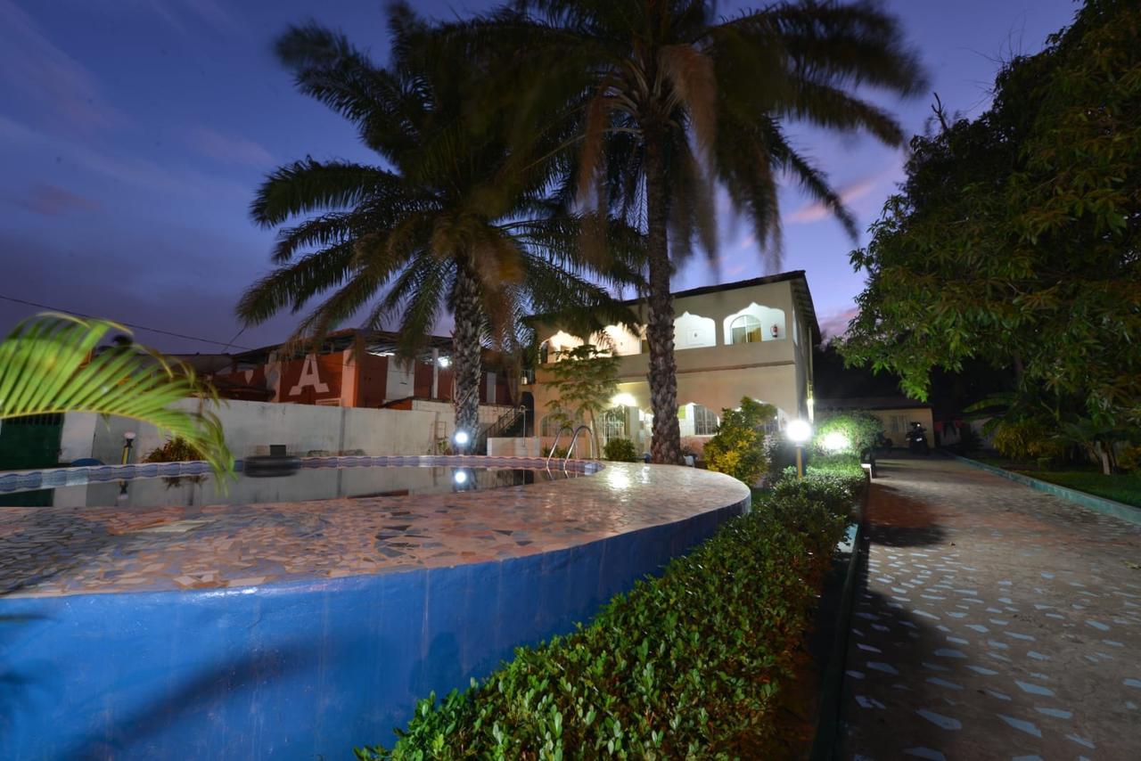 One World Village Guesthouse Bakau Ngoại thất bức ảnh