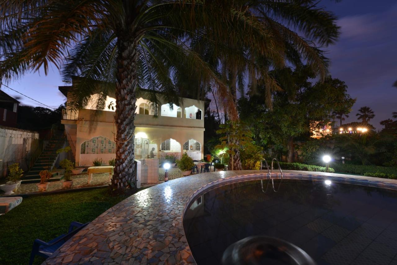 One World Village Guesthouse Bakau Ngoại thất bức ảnh