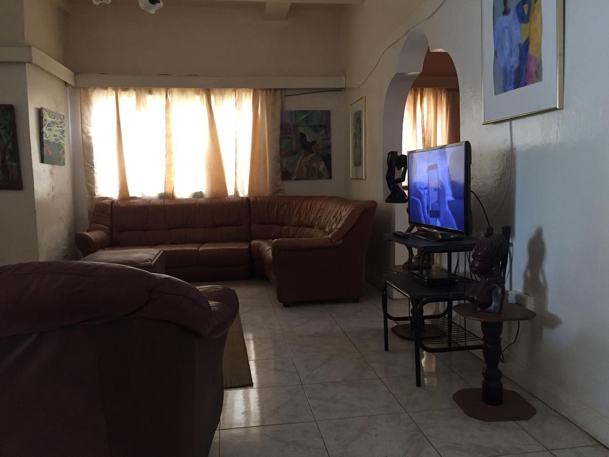 One World Village Guesthouse Bakau Ngoại thất bức ảnh